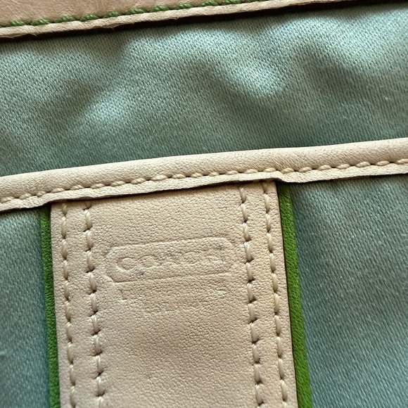 COACH vintage “Hamptons” crossbody nylon with leather trim. - Picture 2 of 9